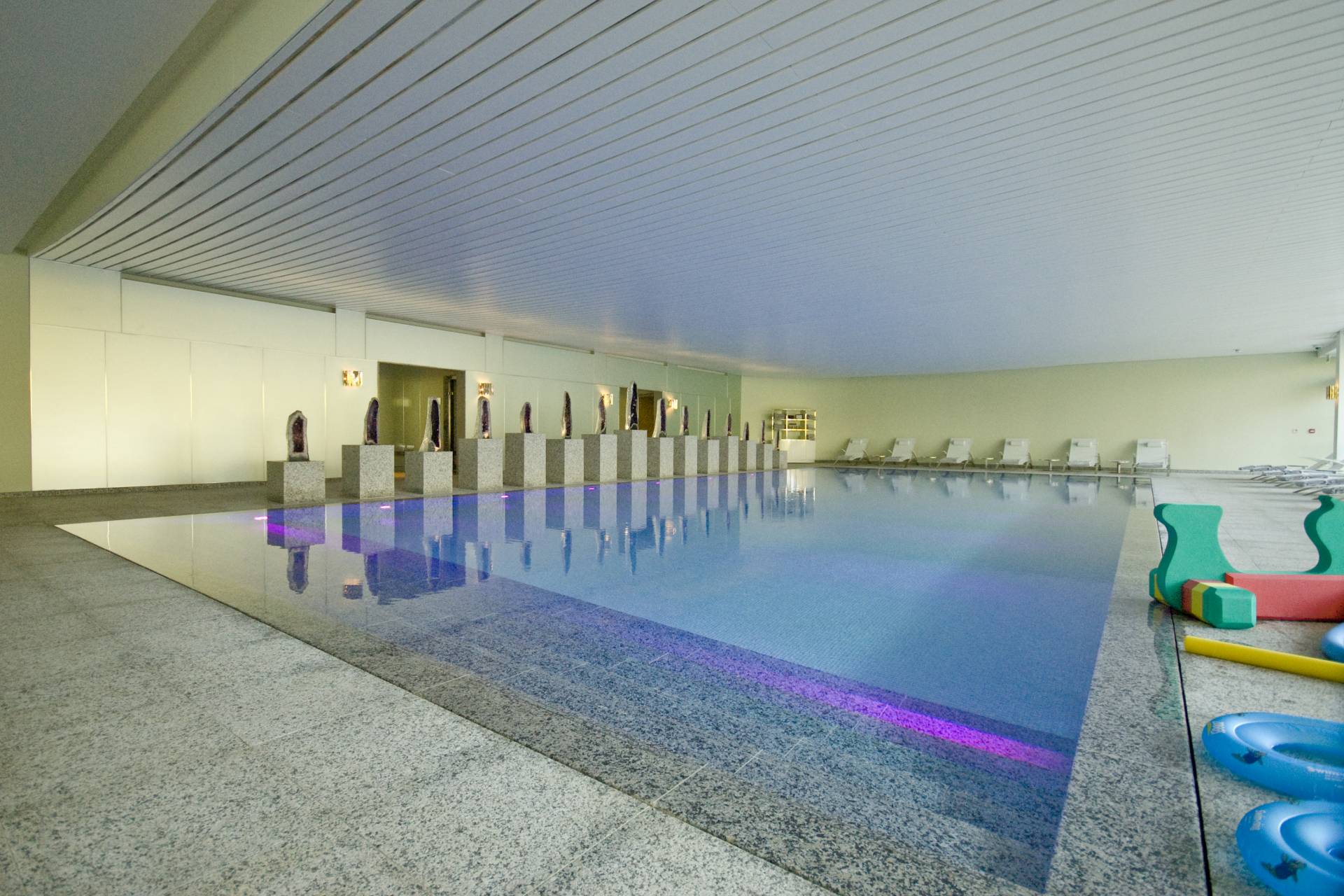 Swimming pool and spa in Coworth Park